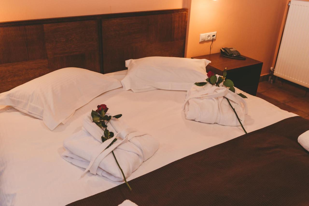 Thea Mainalou Hotel Vitina Eksteriør billede
